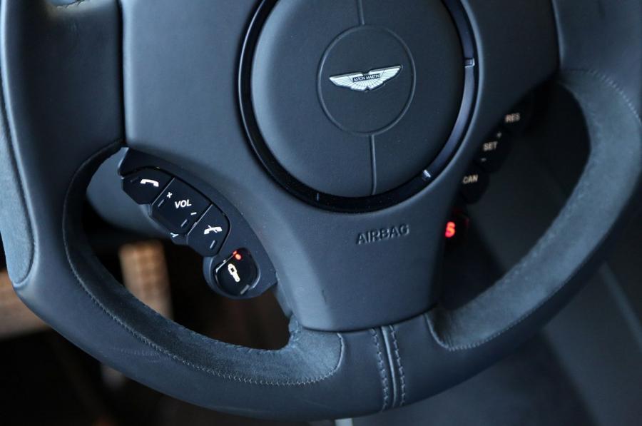 Детали интерьера Aston Martin Vanquish 2012 года  (NA) (фото 122 из 182)